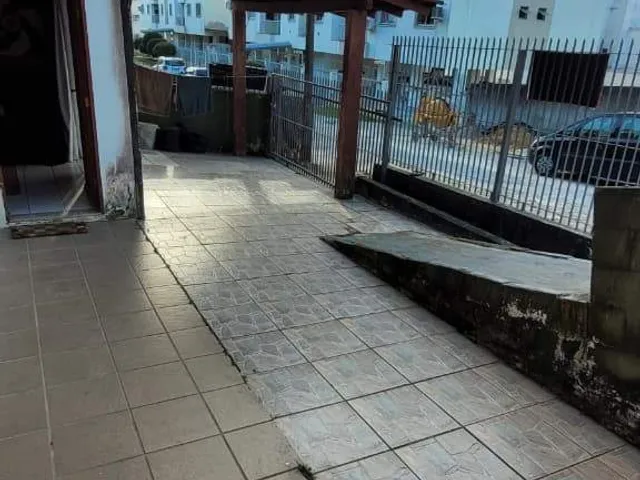 Casa 5 quartos e 2 banheiros, à venda, no bairro Carvoeira em Florianópolis