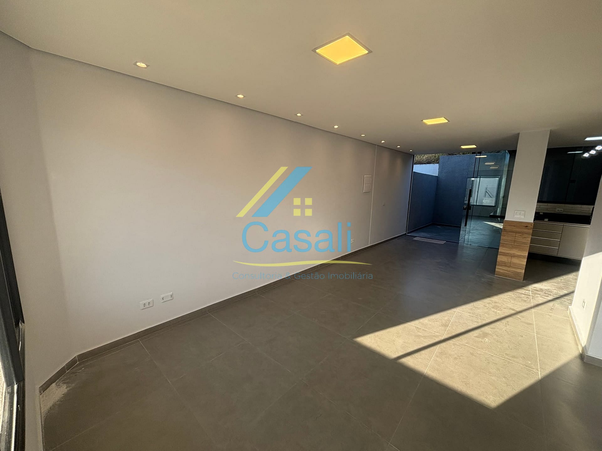 Casa à venda com 3 quartos, 80m² - Foto 2