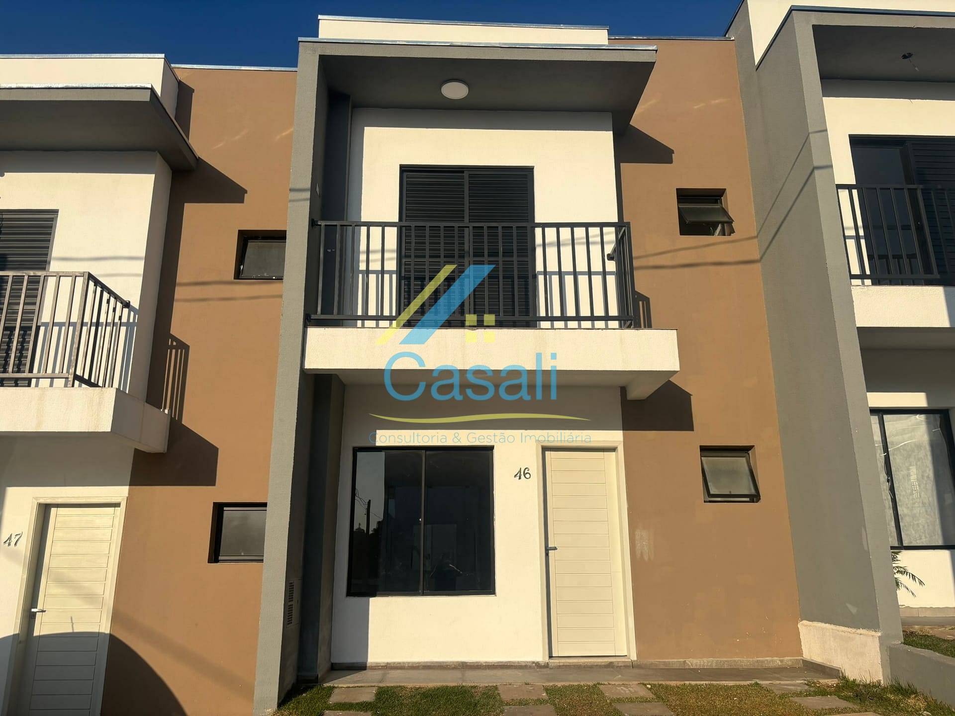 Casa à venda com 3 quartos, 80m² - Foto 1