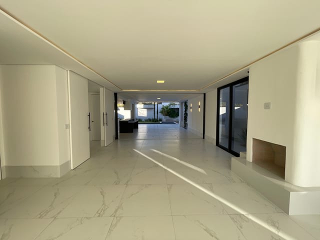 Casa com 489m² 5 quartos e 8 banheiros, à venda, no bairro Cidade Tamboré em Santana de Parnaíba