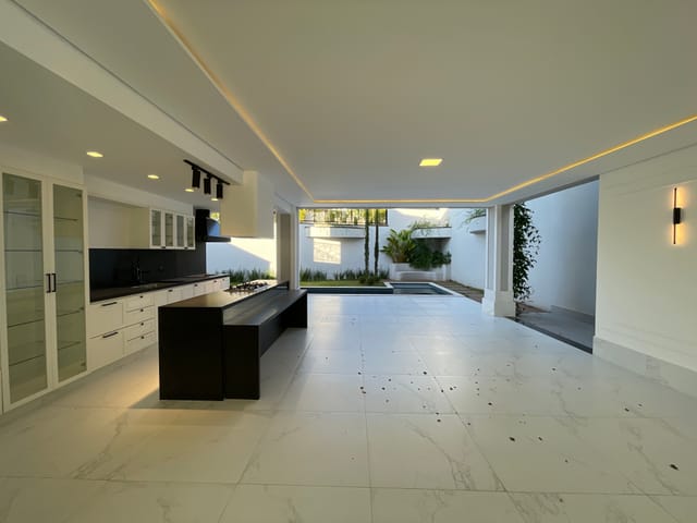 Casa com 489m² 5 quartos e 8 banheiros, à venda, no bairro Cidade Tamboré em Santana de Parnaíba