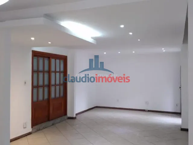 Casa com 450m² 5 quartos e 4 banheiros, à venda, no bairro Vila Mury em Volta Redonda