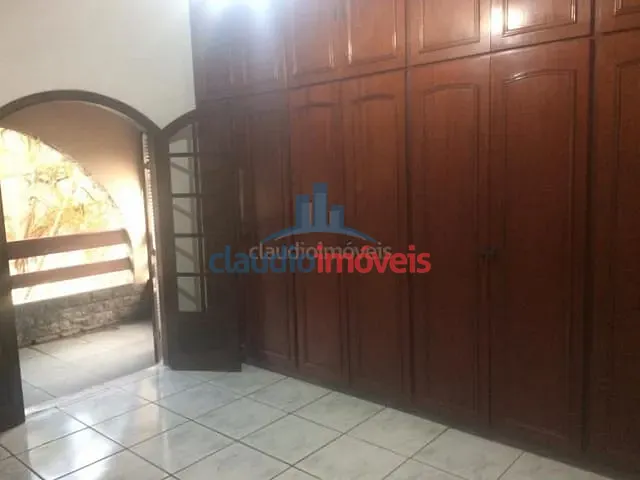 Casa com 450m² 5 quartos e 4 banheiros, à venda, no bairro Vila Mury em Volta Redonda