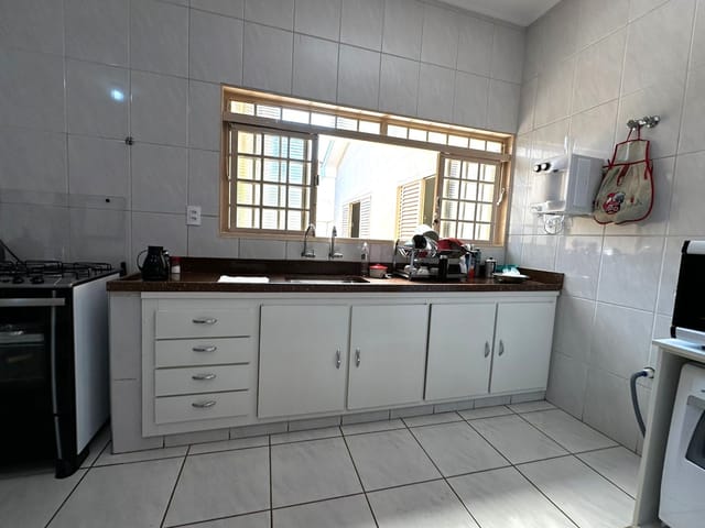 Casa com 300m² 3 quartos e 3 banheiros, à venda, no bairro Vila Flores em Franca