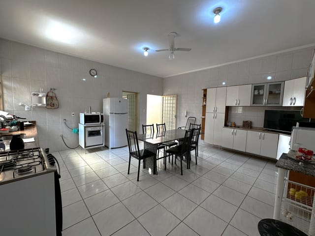 Casa com 300m² 3 quartos e 3 banheiros, à venda, no bairro Vila Flores em Franca