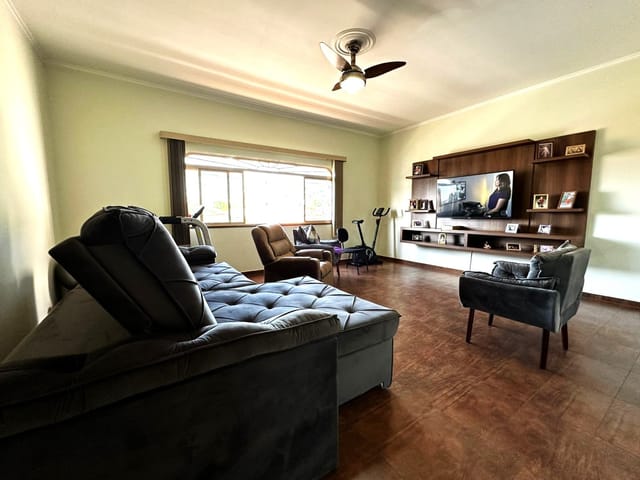 Casa com 300m² 3 quartos e 3 banheiros, à venda, no bairro Vila Flores em Franca