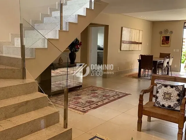 Casa com 300m² 4 quartos e 5 banheiros, à venda, no bairro Flamboyant Residencial Park em Uberaba
