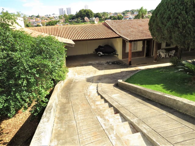 Casa com 987m² 3 quartos e 4 banheiros, à venda, no bairro San Remo em Londrina