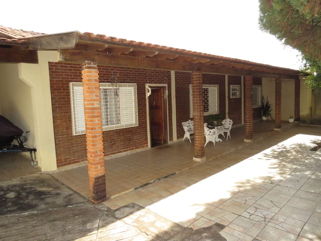 Casa com 987m² 3 quartos e 4 banheiros, à venda, no bairro San Remo em Londrina