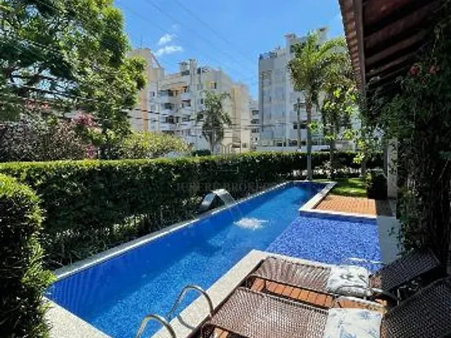 Casa 3 quartos e 5 banheiros, à venda, no bairro Jurerê Internacional em Florianópolis