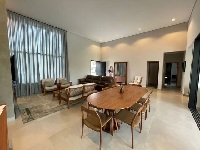 Casa com 588m² 4 quartos e 5 banheiros, à venda ou para alugar, no bairro Urbanova em São José dos Campos