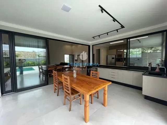 Casa com 58768m² 4 quartos e 5 banheiros, à venda ou para alugar, no bairro Urbanova em São José dos Campos