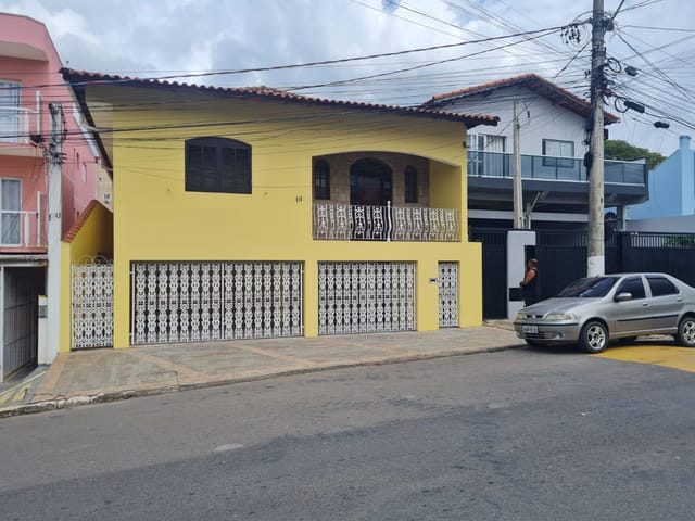 Casa 3 quartos e 3 banheiros, para alugar, no bairro Centro em Araçariguama