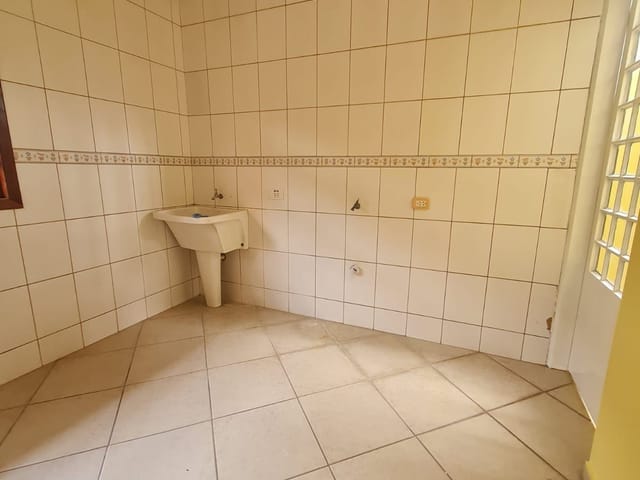 Casa 3 quartos e 3 banheiros, para alugar, no bairro Centro em Araçariguama