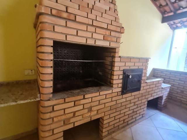 Casa 3 quartos e 3 banheiros, para alugar, no bairro Centro em Araçariguama