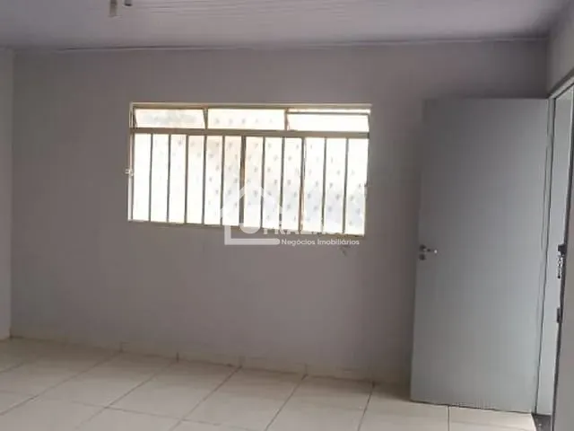 Casa com 497m² 3 quartos e 1 banheiro, à venda, no bairro Vila Monticelli em Goiânia