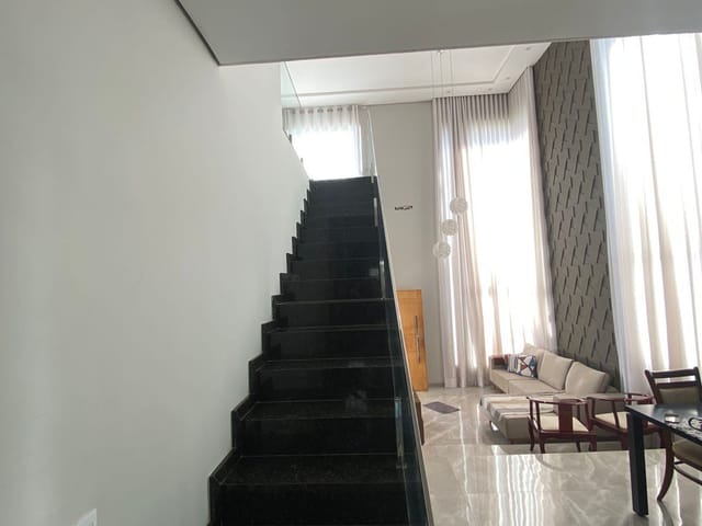 Casa com 256m² 3 quartos e 2 banheiros, à venda, no bairro Gleba Simon Frazer em Londrina