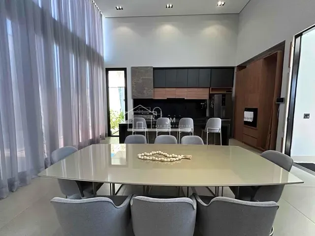 Casa com 286m² 3 quartos e 4 banheiros, à venda, no bairro Praça Alto Umuarama  em Uberlândia
