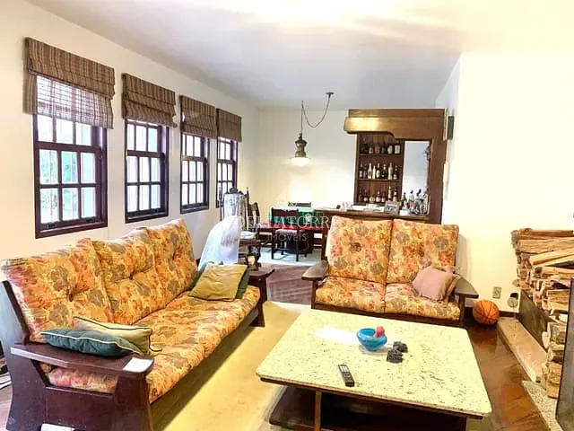 Casa com 154m² 3 quartos e 4 banheiros, à venda, no bairro Alto em Teresópolis