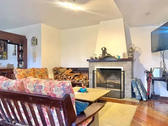 Casa com 154m² 3 quartos e 4 banheiros, à venda, no bairro Alto em Teresópolis