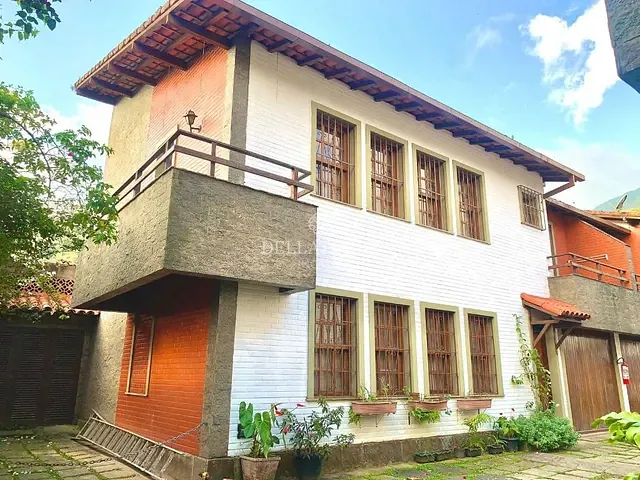 Casa com 154m² 3 quartos e 4 banheiros, à venda, no bairro Alto em Teresópolis