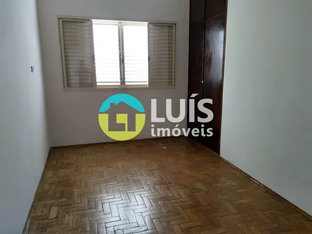 Casa 3 quartos e 2 banheiros, para alugar, no bairro Centro em Guaranésia