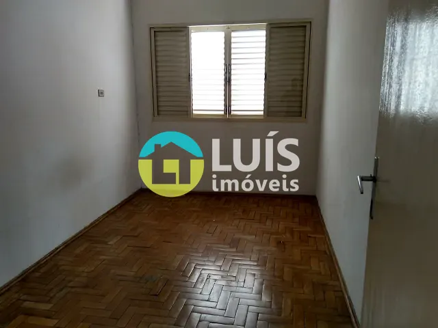 Casa 3 quartos e 2 banheiros, para alugar, no bairro Centro em Guaranésia