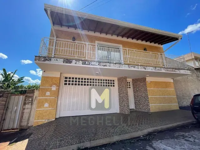 Casa com 250m² 3 quartos e 4 banheiros, à venda, no bairro Centro em Serrana