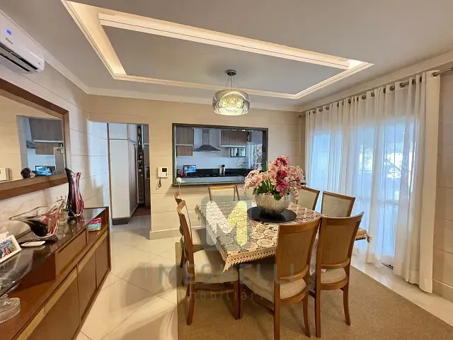 Casa com 250m² 3 quartos e 4 banheiros, à venda, no bairro Centro em Serrana
