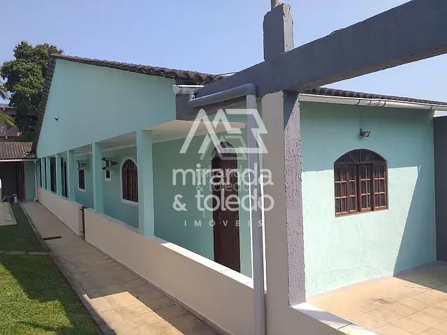Casa com 360m² 3 quartos e 3 banheiros, à venda, no bairro Itapebussu em Guarapari