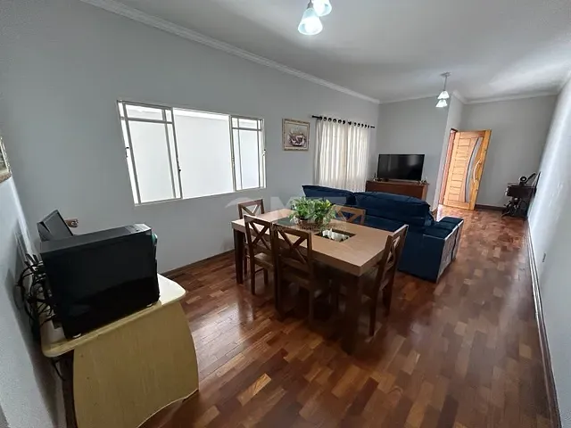 Casa com 271m² 3 quartos e 4 banheiros, à venda, no bairro Centro em Botucatu