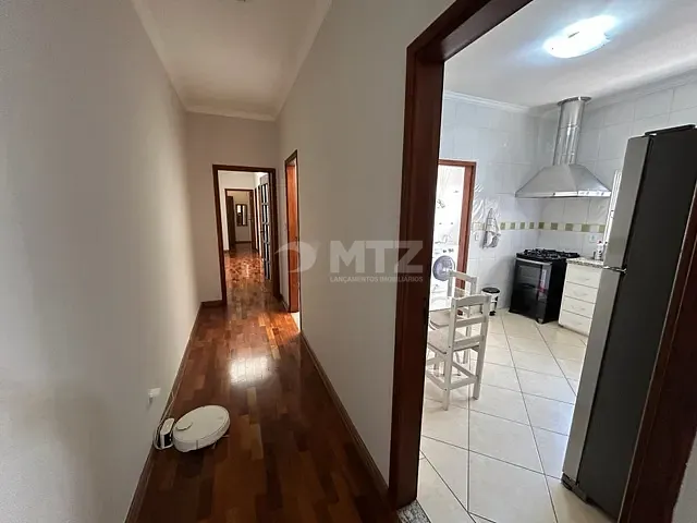 Casa com 271m² 3 quartos e 4 banheiros, à venda, no bairro Centro em Botucatu