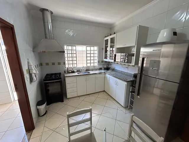 Casa com 271m² 3 quartos e 4 banheiros, à venda, no bairro Centro em Botucatu