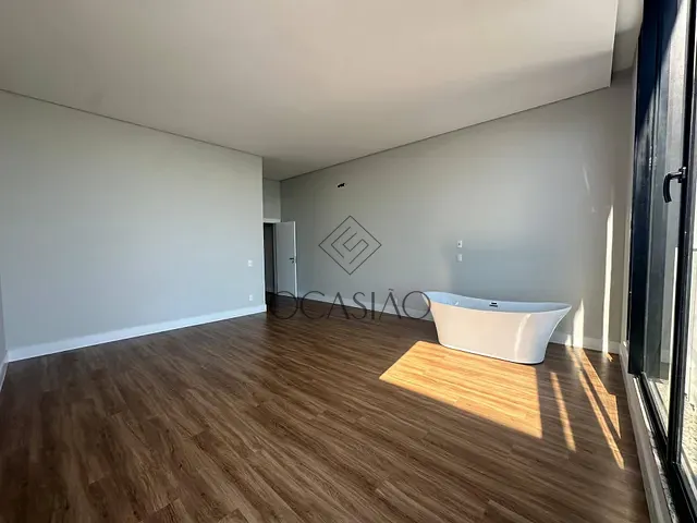 Casa 3 quartos e 3 banheiros, à venda, no bairro ITAPEMA em Itapema