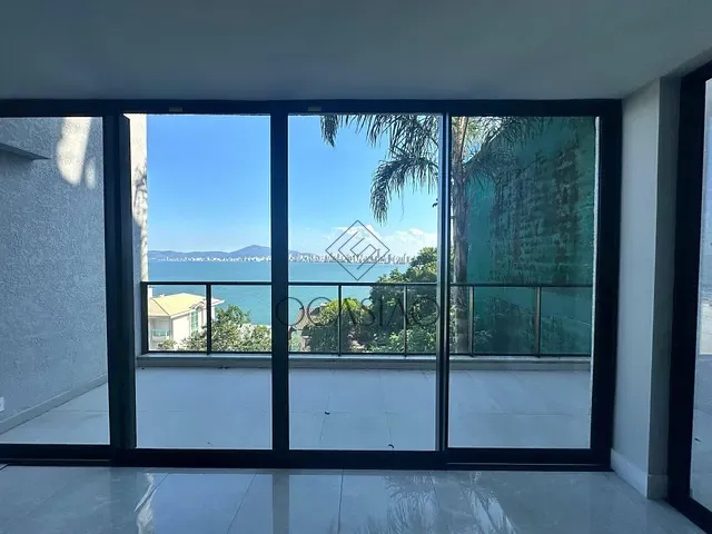 Casa 3 quartos e 3 banheiros, à venda, no bairro ITAPEMA em Itapema