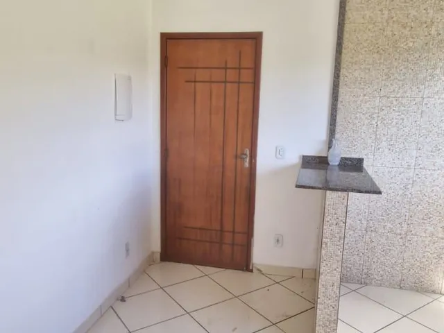 Casa 2 quartos e 2 banheiros, à venda, no bairro Veneza Park em Vassouras
