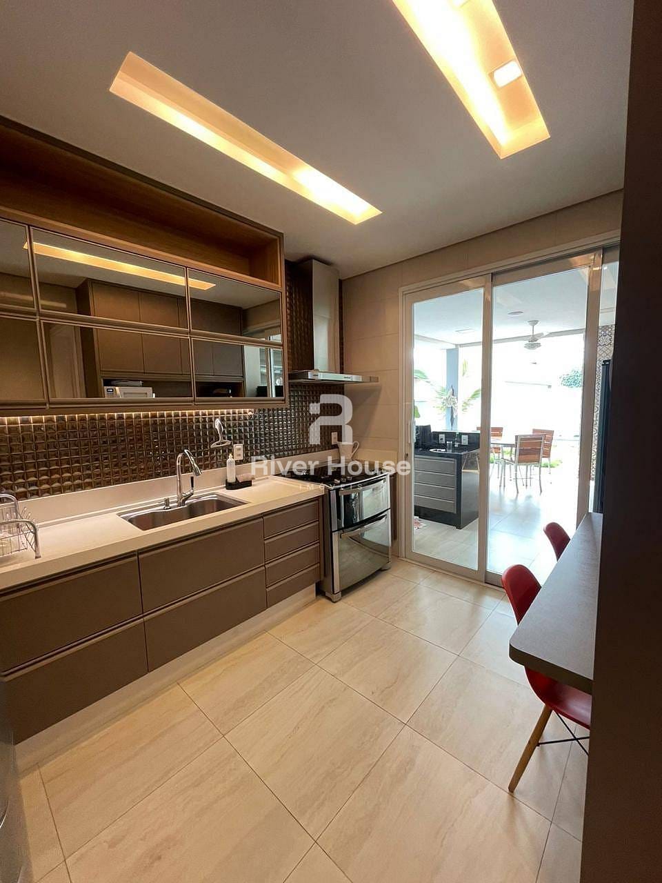 Casa para alugar com 3 quartos, 187m² - Foto 4