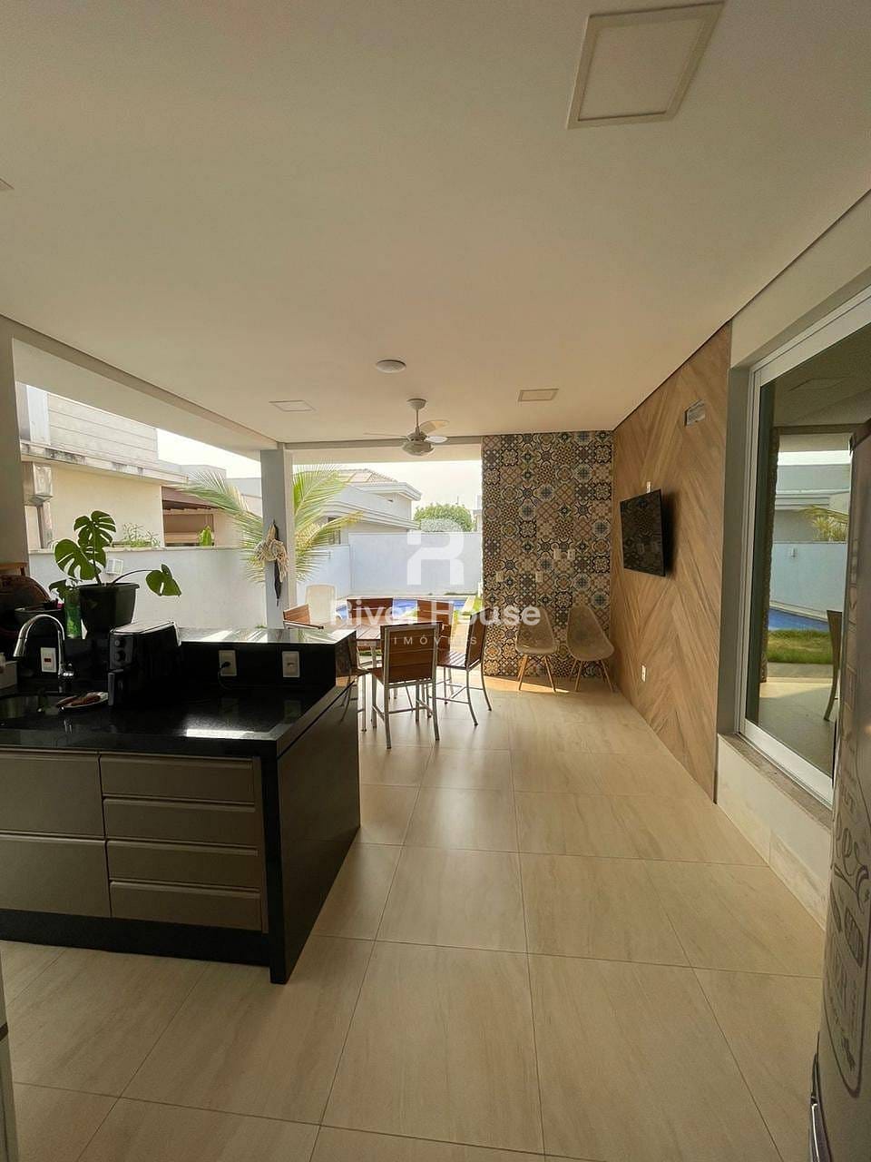 Casa para alugar com 3 quartos, 187m² - Foto 2