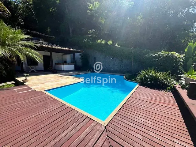 Casa com 700m² 3 quartos e 3 banheiros, para alugar, no bairro Itaipu em Niterói