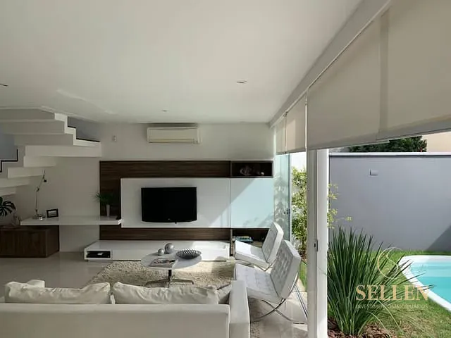 Casa com 350m² 3 quartos e 5 banheiros, para alugar, no bairro Centro em Balneário Camboriú