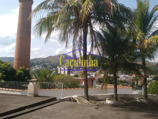 Casa com 1m² 5 quartos e 2 banheiros, à venda ou para alugar, no bairro Matadouro em Barra do Piraí