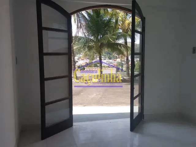Casa com 1m² 5 quartos e 2 banheiros, à venda ou para alugar, no bairro Matadouro em Barra do Piraí