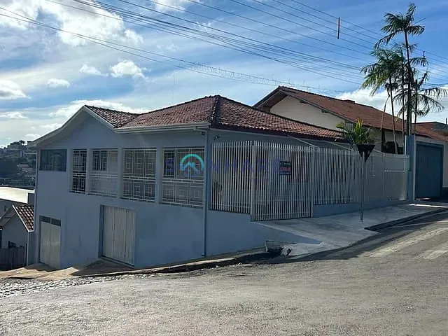 Casa 3 quartos e 2 banheiros, para alugar, no bairro Centro em Siqueira Campos