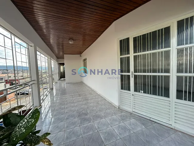Casa 3 quartos e 2 banheiros, para alugar, no bairro Centro em Siqueira Campos