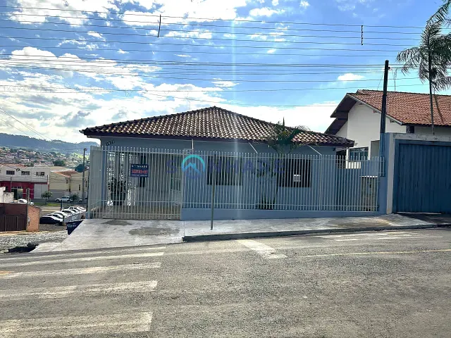 Casa 3 quartos e 2 banheiros, para alugar, no bairro Centro em Siqueira Campos