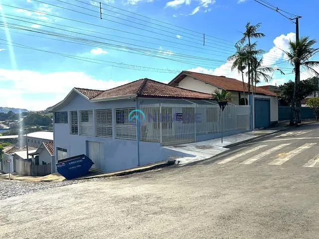 Casa 3 quartos e 2 banheiros, para alugar, no bairro Centro em Siqueira Campos