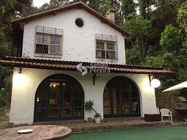 Casa 4 quartos e 3 banheiros, à venda, no bairro Independência em Petrópolis
