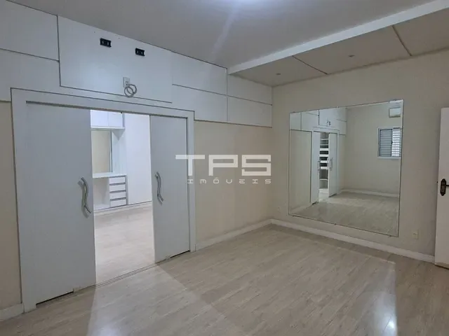 Casa com 1229m² 4 quartos e 2 banheiros, à venda, no bairro Belvedere Club dos 500 em Guaratinguetá