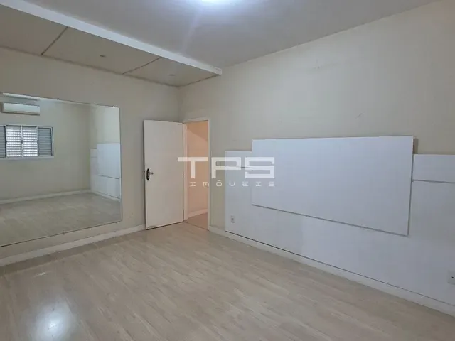 Casa com 1229m² 4 quartos e 2 banheiros, à venda, no bairro Belvedere Club dos 500 em Guaratinguetá
