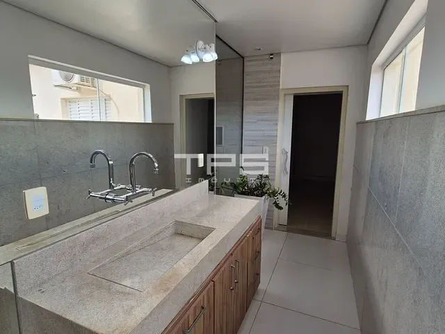 Casa com 1229m² 4 quartos e 2 banheiros, à venda, no bairro Belvedere Club dos 500 em Guaratinguetá